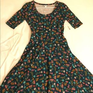Medium LuLaRoe Nicole Dress